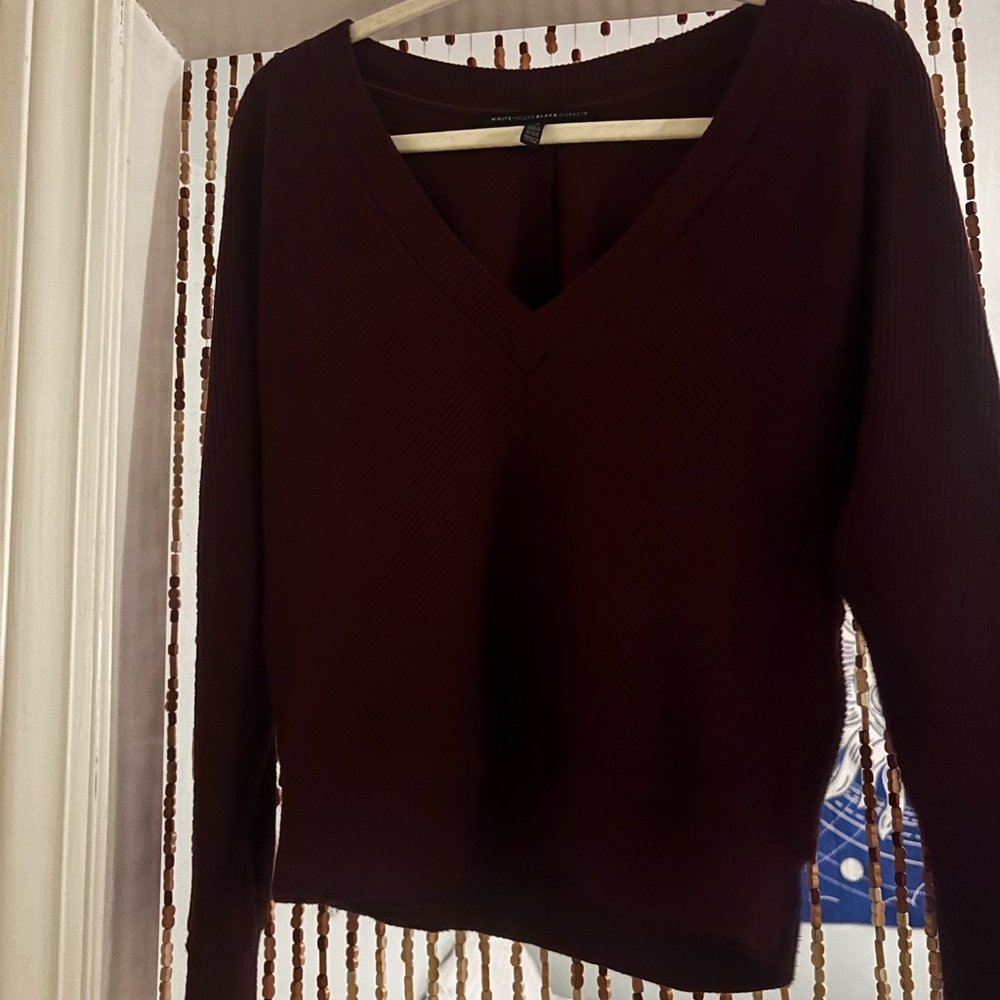 White House Black Market Rich Burgundy V-Neck Knit XS Sweater Like New